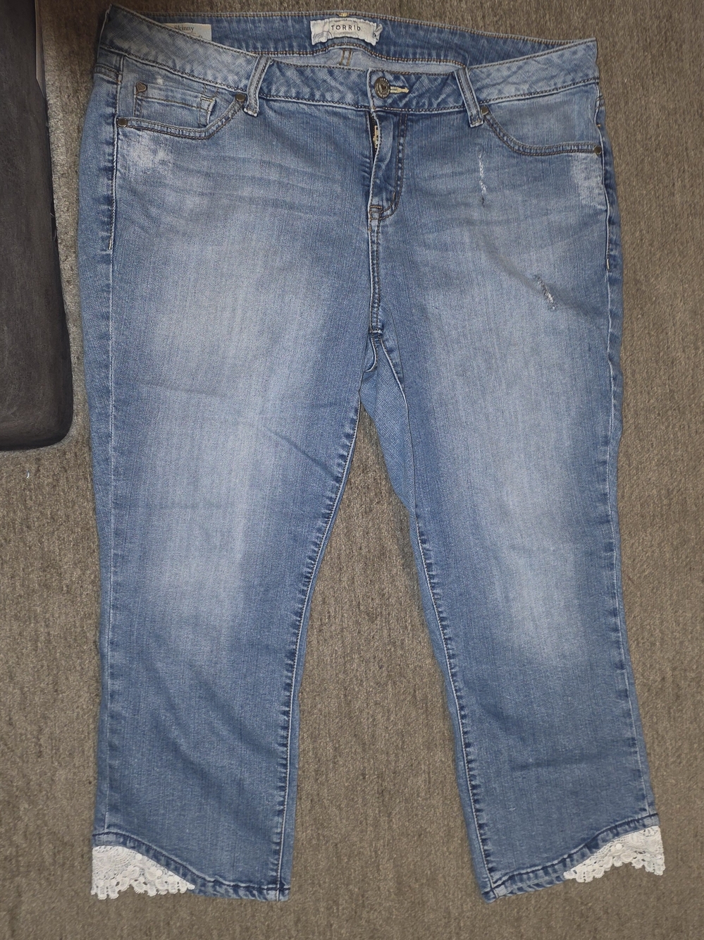 torrid Light Blue Cropped Jeans with Lace Hem Size 18